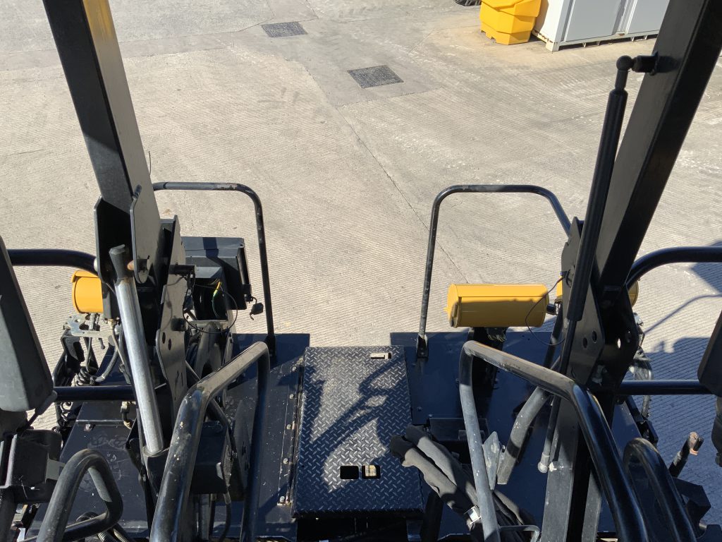 Caterpillar AP 600D Asphalt Paver Finisher (ST24422)