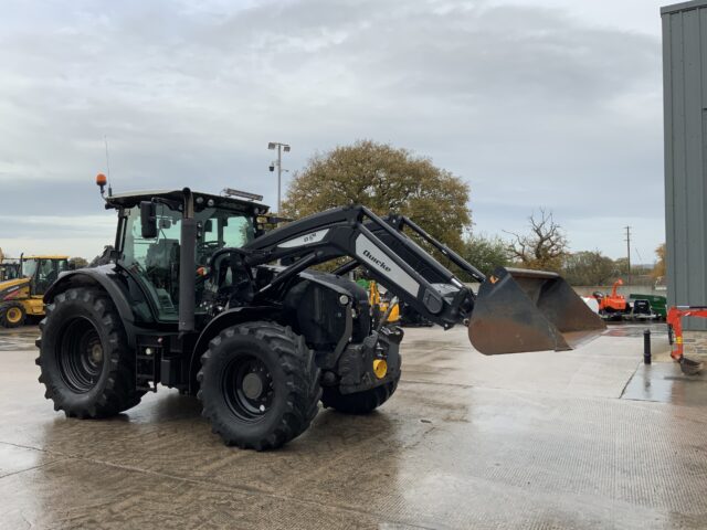 Claas Arion 650 Tractor (ST24962)