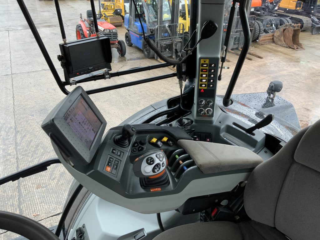 Claas Arion 650 Tractor (ST24962)