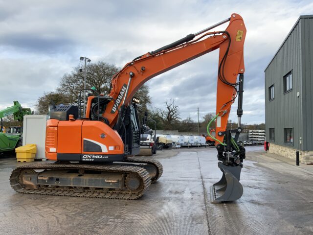 Doosan DX140LCR-5 Digger (ST25037)