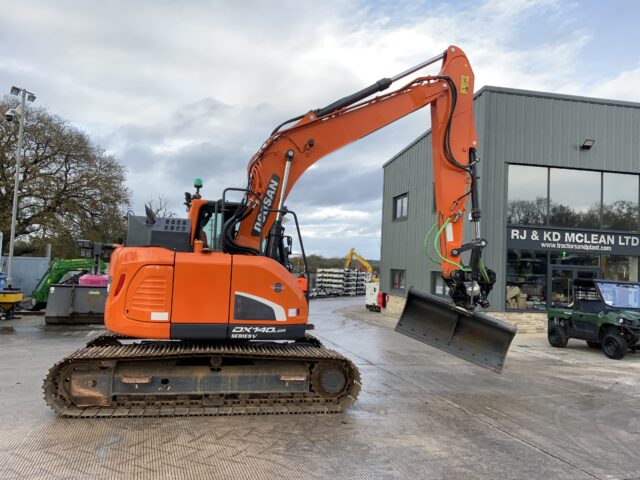 Doosan DX140LCR-5 Digger (ST25037)