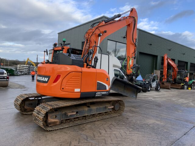 Doosan DX140LCR-5 Digger (ST25037)
