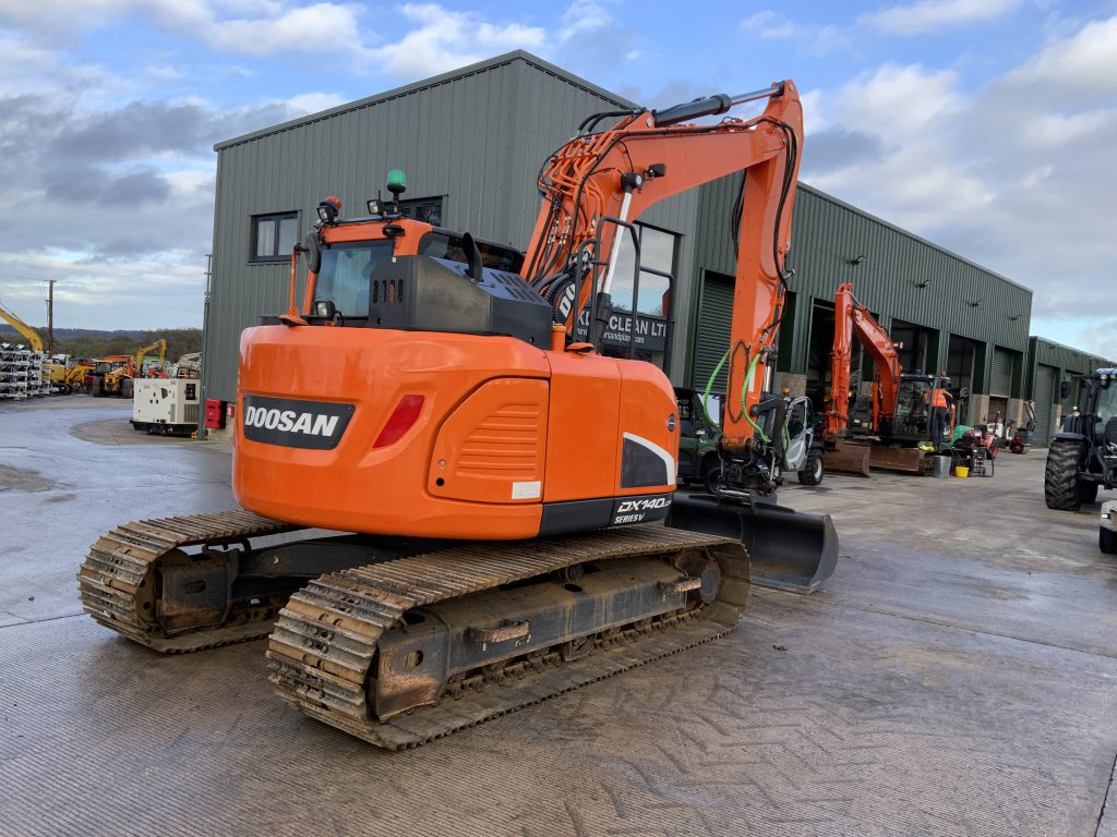 Doosan DX140LCR-5 Digger (ST25037)