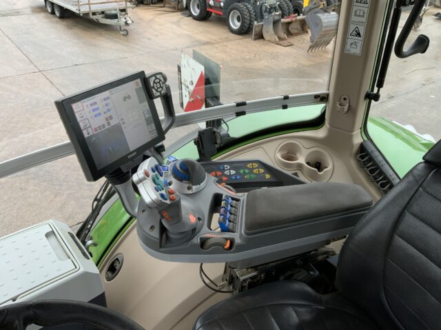 Fendt 1050 Profi+ Tractor (ST25206)