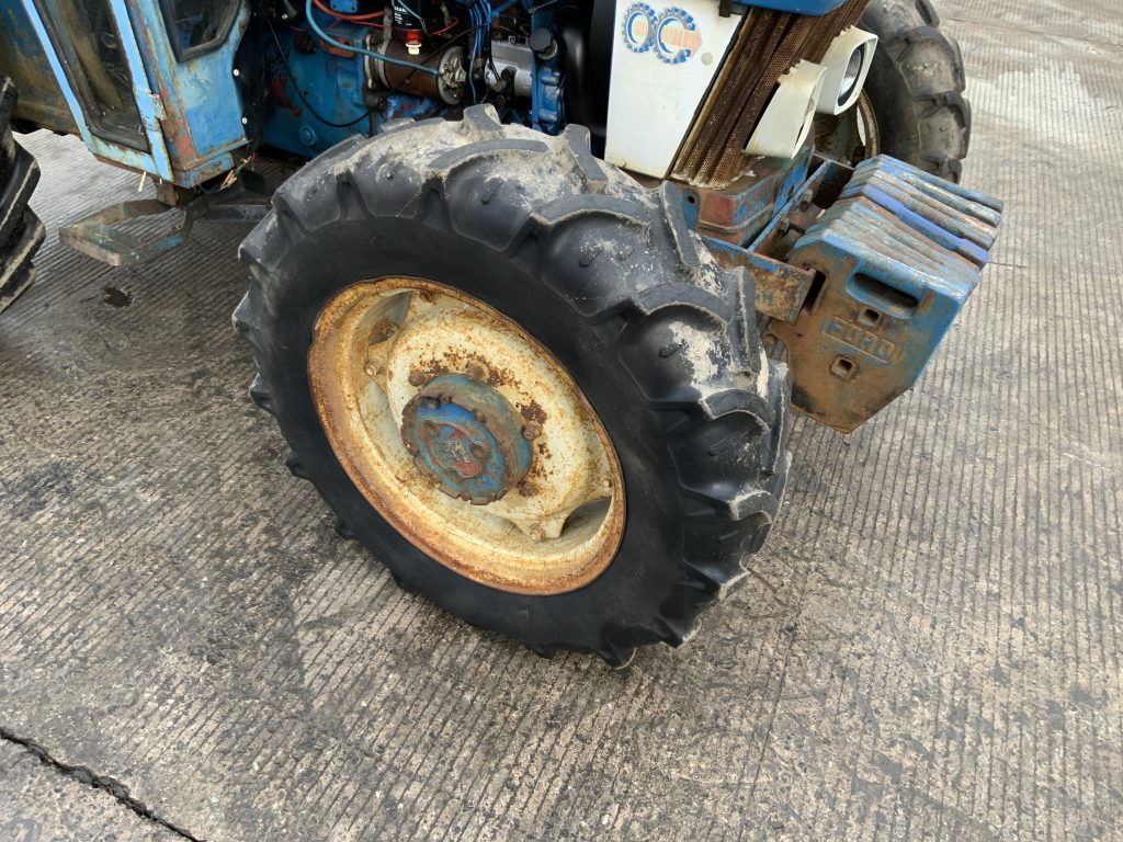 Ford 4610 4WD Tractor (ST24904)