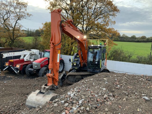 Hitachi ZX135 USB l-7 Digger (ST24052)