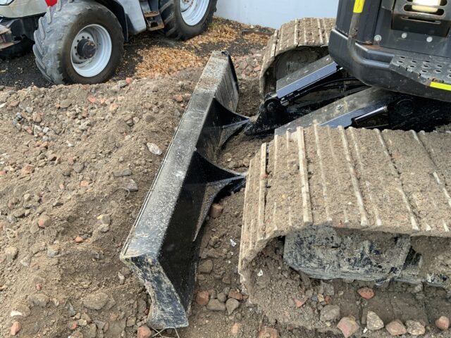 Hitachi ZX135 USB l-7 Digger (ST24052)