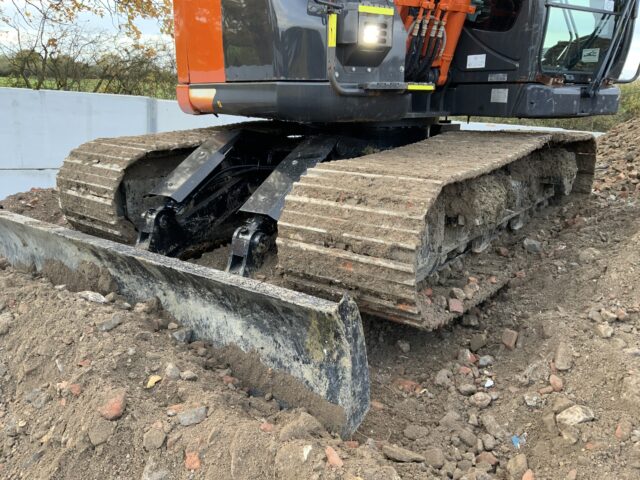 Hitachi ZX135 USB l-7 Digger (ST24052)