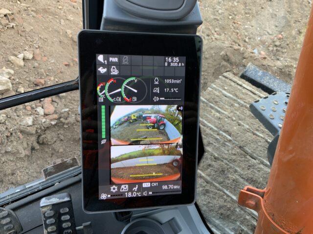 Hitachi ZX135 USB l-7 Digger (ST24052)