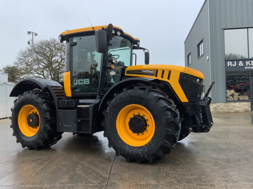 JCB 4220 Fastrac Tractor (ST24925)