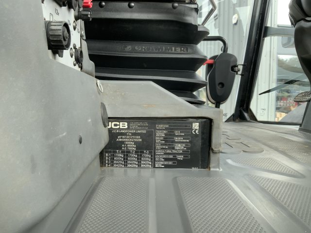 JCB 4220 Fastrac Tractor (ST24632)