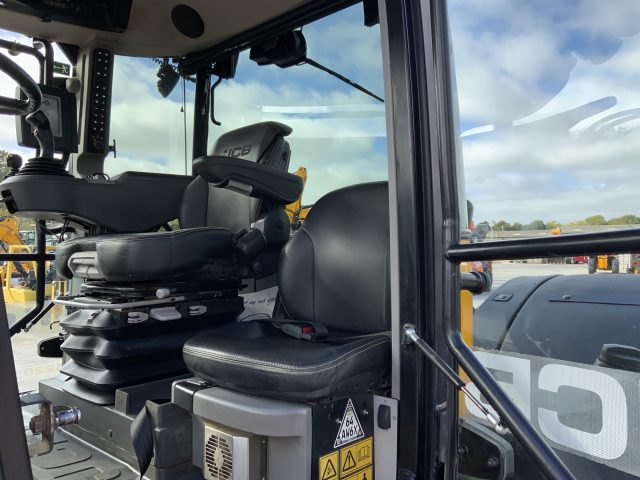 JCB 4220 Fastrac Tractor (ST24632)