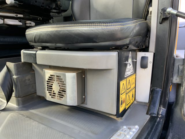 JCB 4220 Fastrac Tractor (ST24632)