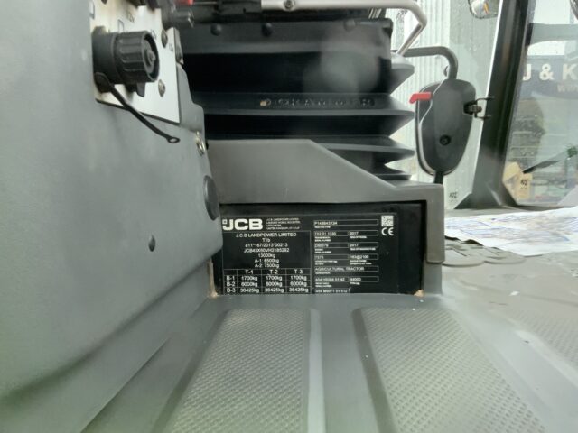 JCB 4220 Fastrac Tractor (ST24701)