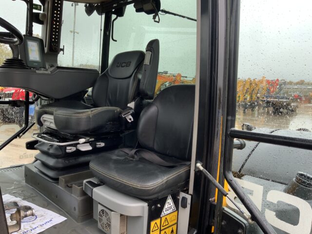 JCB 4220 Fastrac Tractor (ST24701)