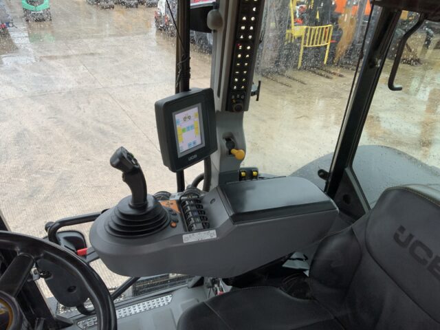 JCB 4220 Fastrac Tractor (ST24701)