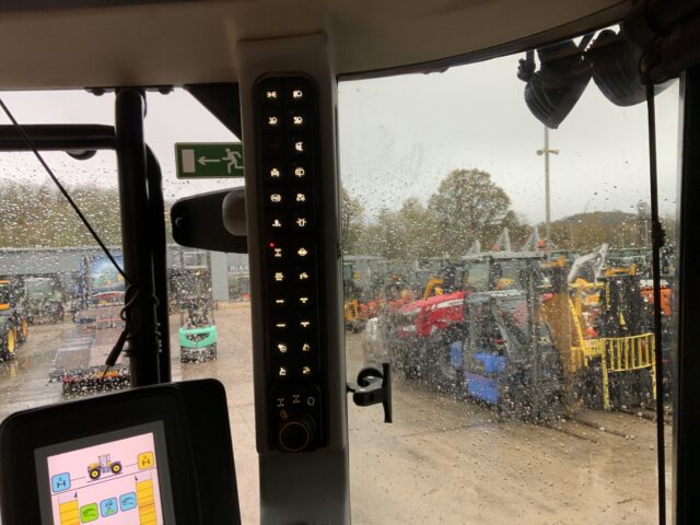 JCB 4220 Fastrac Tractor (ST24701)