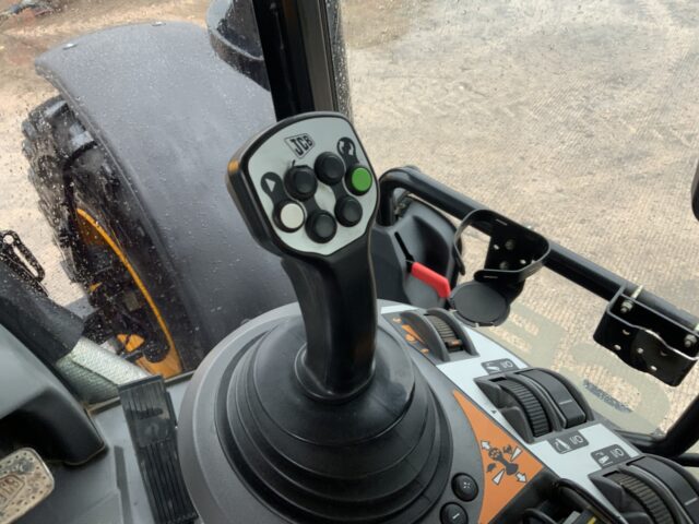 JCB 4220 Fastrac Tractor (ST24701)