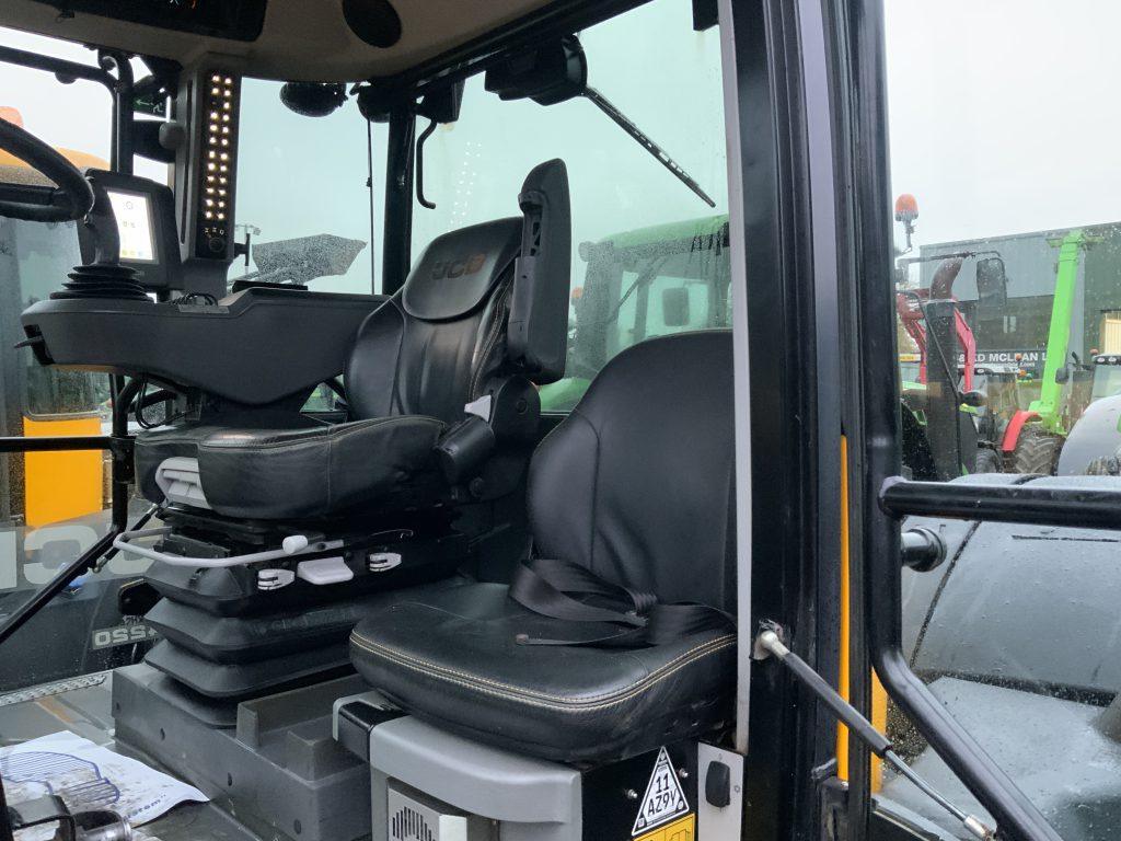 JCB 4220 Fastrac Tractor (ST24925)