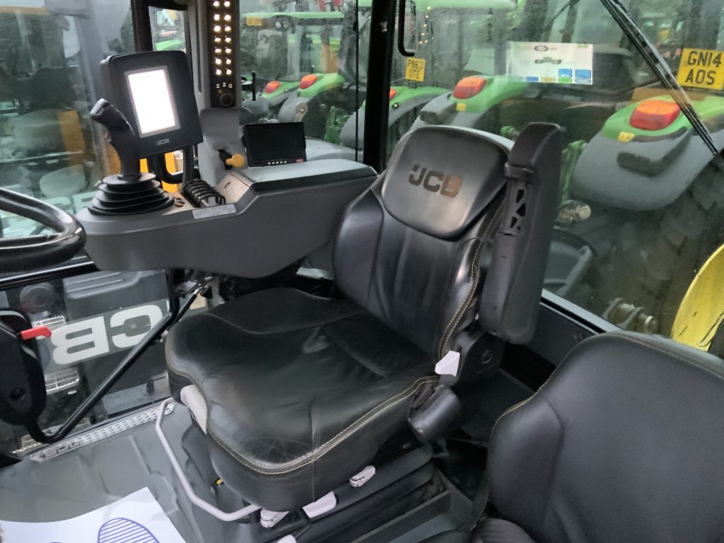 JCB 4220 Fastrac Tractor (ST24925)