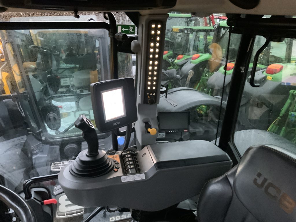 JCB 4220 Fastrac Tractor (ST24925)