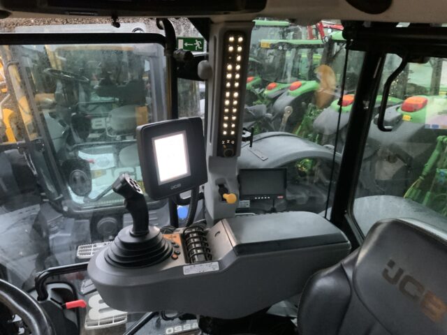 JCB 4220 Fastrac Tractor (ST24925)