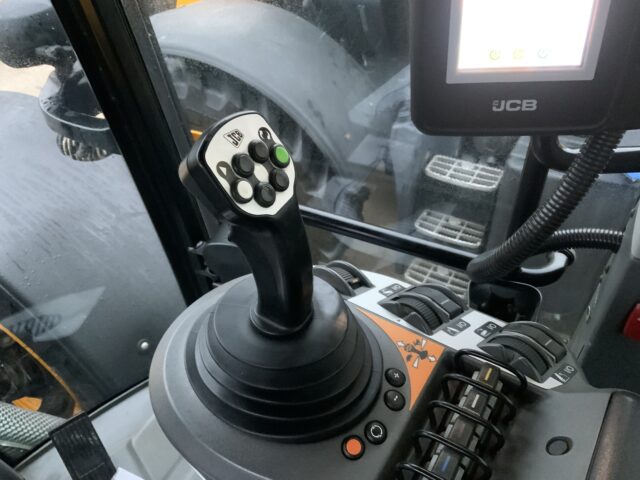 JCB 4220 Fastrac Tractor (ST24925)