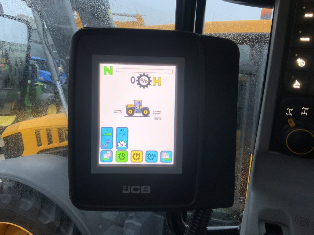 JCB 4220 Fastrac Tractor (ST24925)