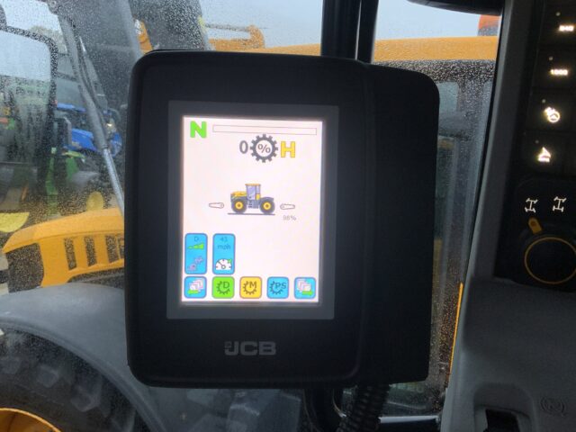 JCB 4220 Fastrac Tractor (ST24925)