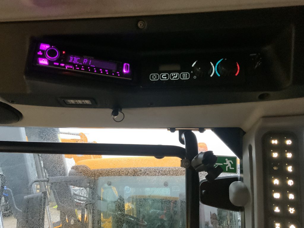 JCB 4220 Fastrac Tractor (ST24925)