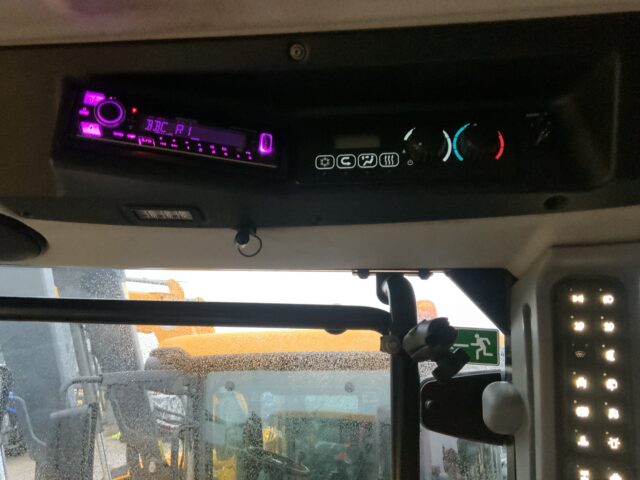 JCB 4220 Fastrac Tractor (ST24925)