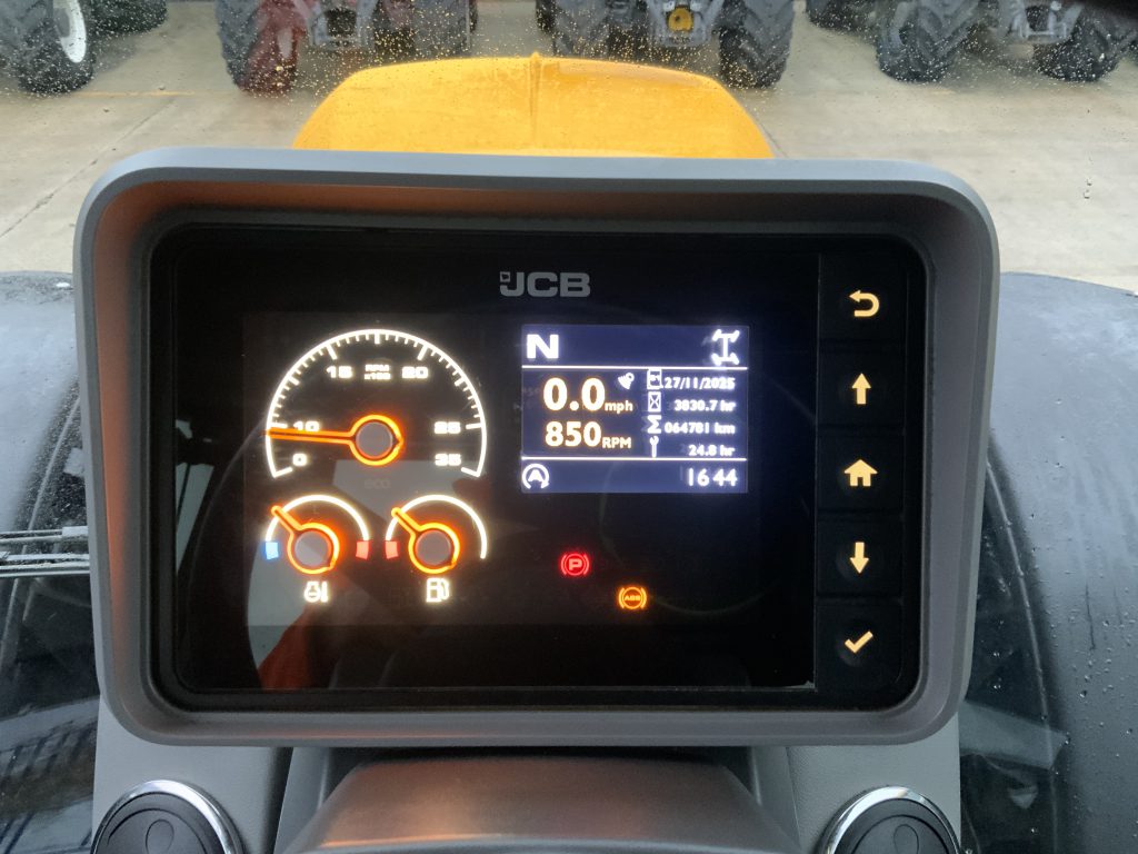 JCB 4220 Fastrac Tractor (ST24925)