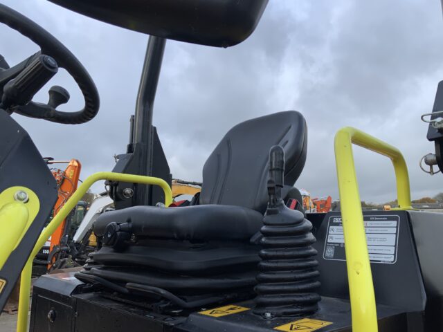 JCB 6T-2 Swivel Tip Dumper (ST25023)