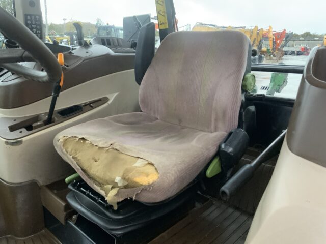 John Deere 5820 Tractor (ST24843)