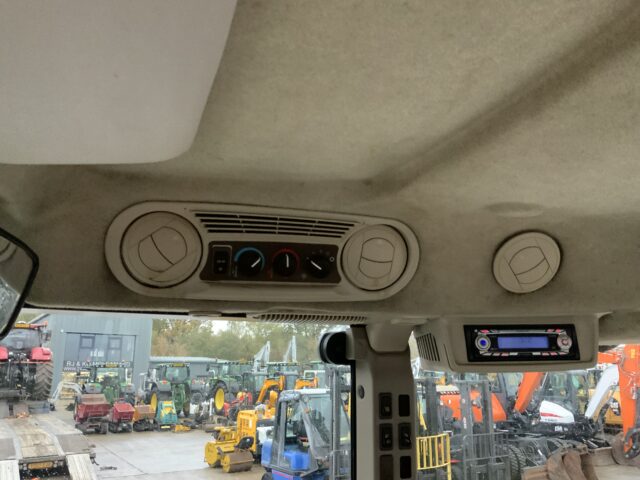 John Deere 5820 Tractor (ST24843)