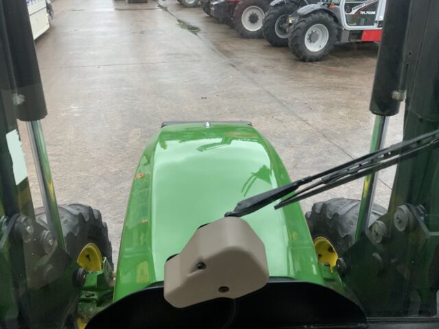 John Deere 5820 Tractor (ST24843)