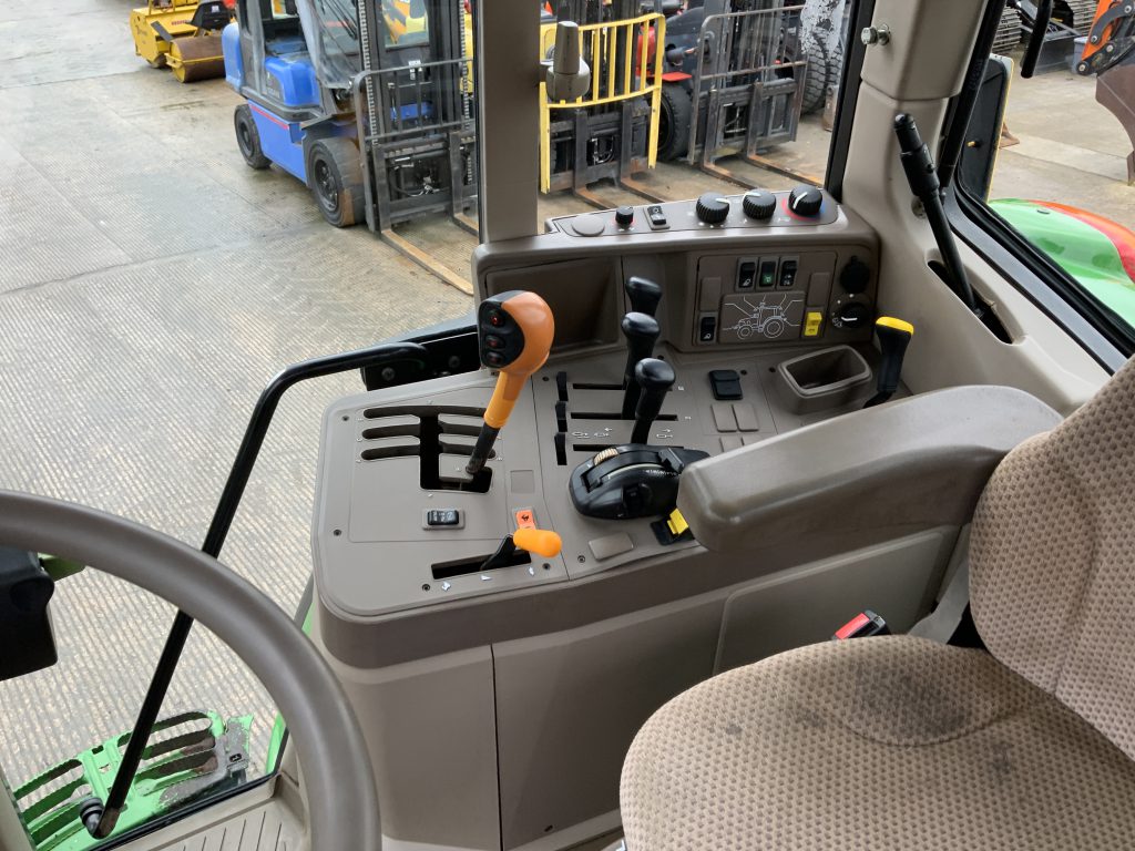 John Deere 6115M Tractor (ST24903)