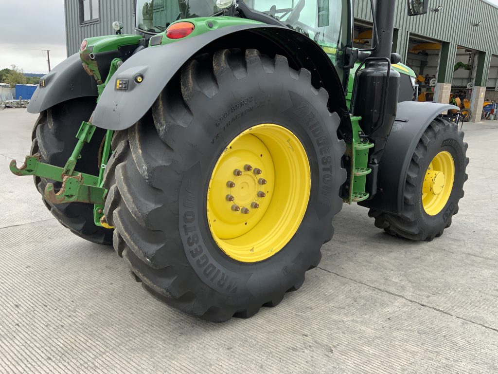 John Deere 6215R Tractor (ST23353)