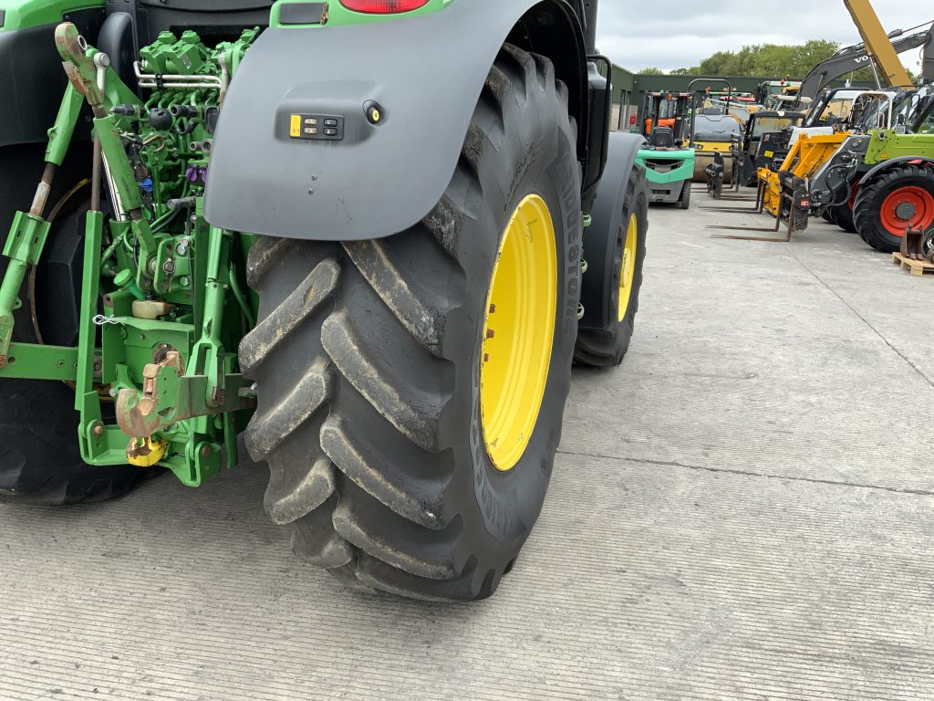 John Deere 6215R Tractor (ST23353)