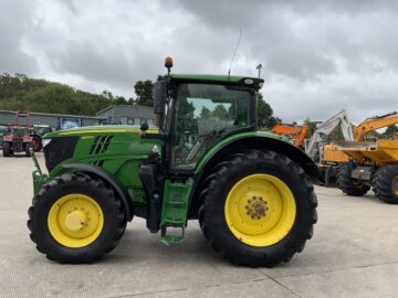 John Deere 6215R Tractor (ST23802)