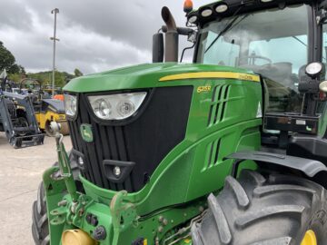 John Deere 6215R Tractor (ST23802)