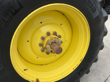 John Deere 6215R Tractor (ST23802)