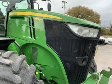 John Deere 7250R Tractor (ST24557) John Deere 7250R Tractor (ST24557)