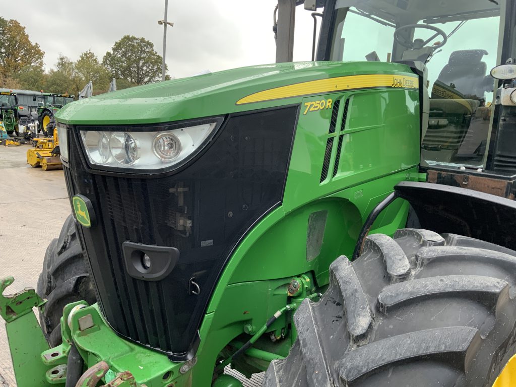 John Deere 7250R Tractor (ST24557)