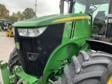 John Deere 7250R Tractor (ST24557) John Deere 7250R Tractor (ST24557)