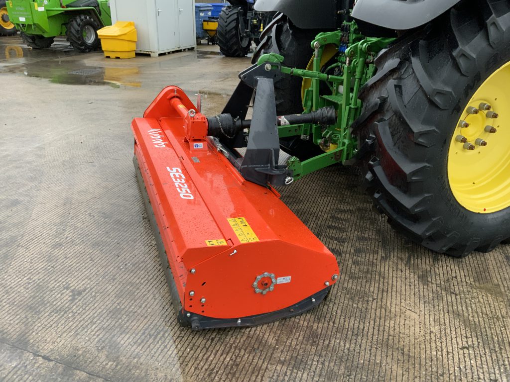 Kubota SE3250 Offset Flail Topper (ST25045)