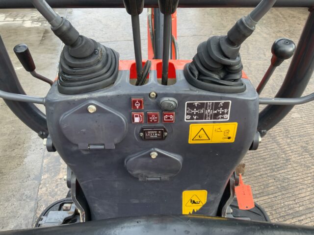 Kubota K008-3 Micro Digger (ST25022)