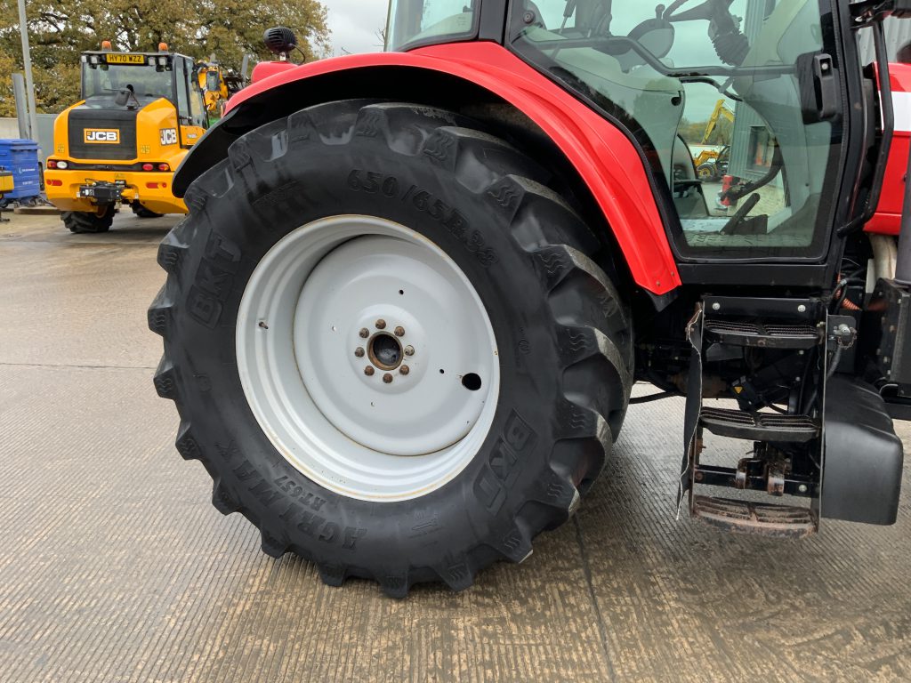 Massey Ferguson 6480 DYNA-6 Tractor (ST24945)