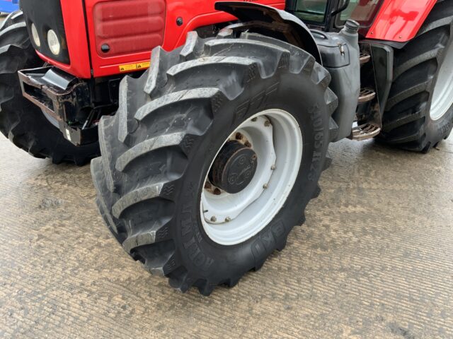 Massey Ferguson 6480 DYNA-6 Tractor (ST24945)
