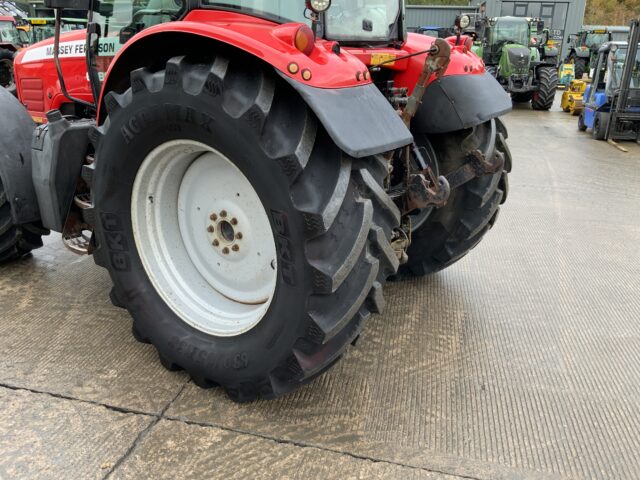 Massey Ferguson 6480 DYNA-6 Tractor (ST24945)